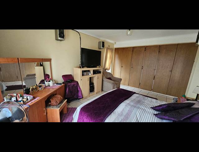 4 BEDROOM HOUSE FOR SALE IN HILLSHAVEN